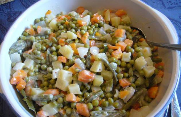 MACEDOINE DE LEGUMES AVEC MAYONNAISE